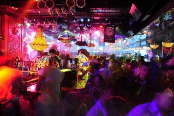 为何去酒吧娱乐不能“随性”敲钟，敲一次豪掷多少钱？