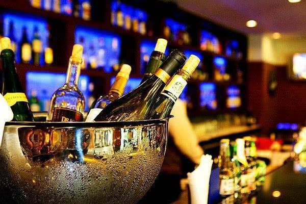 为何去酒吧娱乐不能“随性”敲钟，敲一次豪掷多少钱？