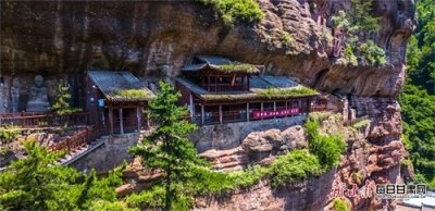 ​平凉庄浪云崖寺游人络绎不绝