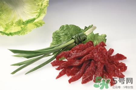 生肉可以用淘米水洗吗？生肉用淘米水洗干净吗？