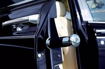 ​世界上最贵的雨伞，劳斯莱斯雨伞一把值10万