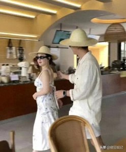 ​霍思燕云南游小腹隆起