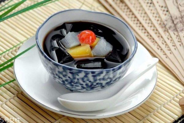龟苓膏怎么吃口感更好 龟苓膏最好不要空腹食用