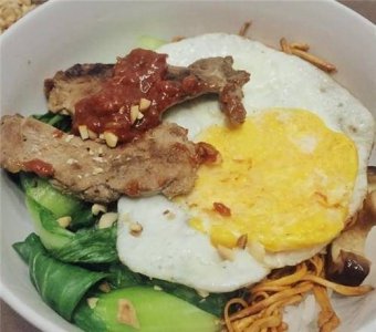 ​自制烤肉拌饭，用料多