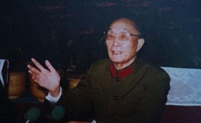 ​他34岁从副师级提拔大军
