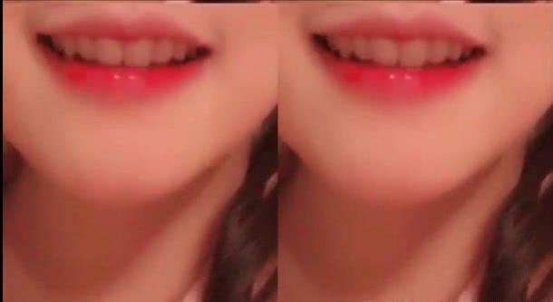 小姐姐因嘴巴好看抖音走红，露出正脸那刻，网友：小鹿乱撞！
