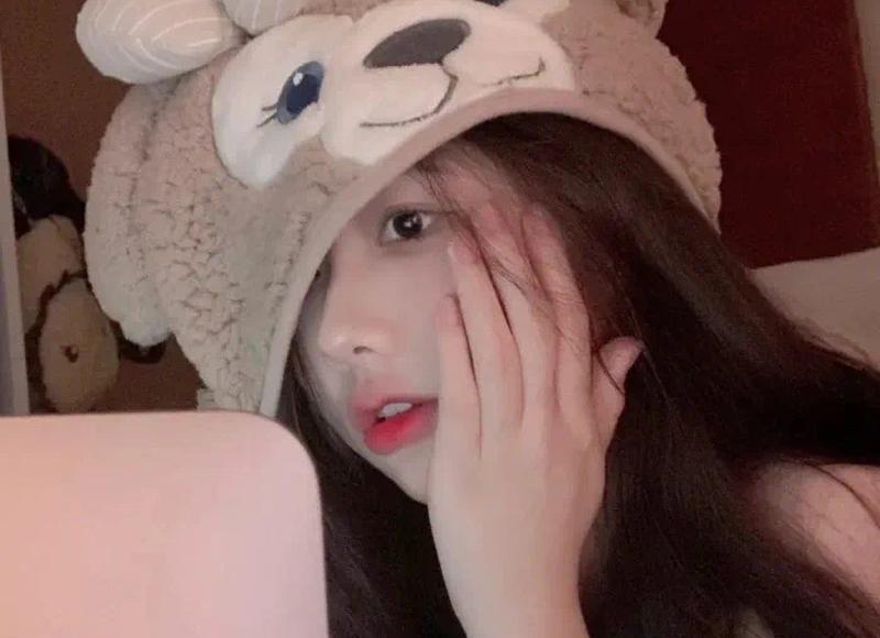 不拘言笑的意思 整天不拘言笑是什么意思 不拘言笑的意思 整天不拘言笑是什么意思