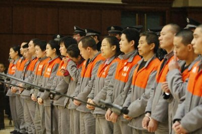 ​火烧钦差，是个体的疯